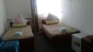 Отель Hotel Aknur Beyneū Двухместный номер с 1 кроватью или 2 отдельными кроватями, общая ванная комната-1
